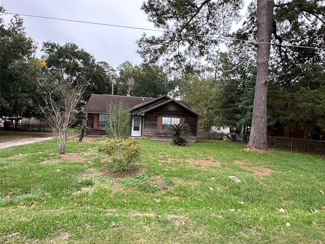 view of front of house featuring a front yard