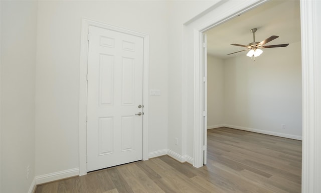 foyer entrance featuring light wood-type flooring and ceiling fan