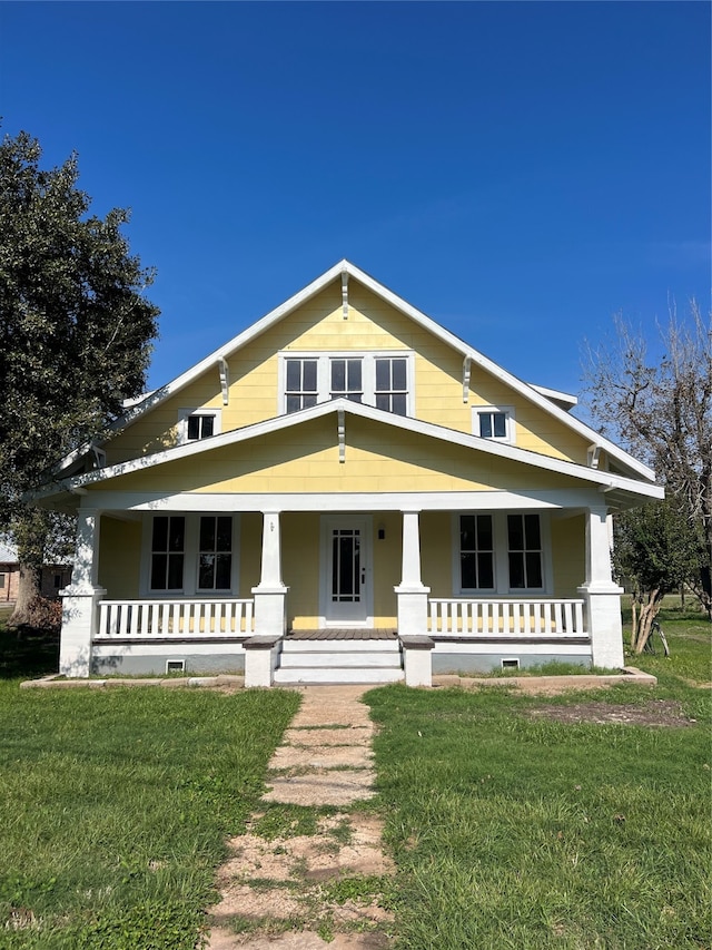 view of front facade with a front lawn