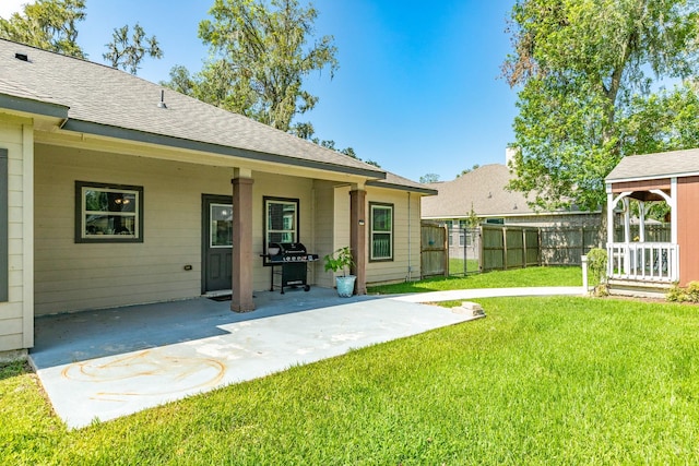 view of yard with a patio