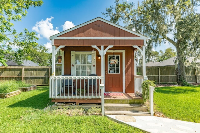 view of outdoor structure featuring a yard