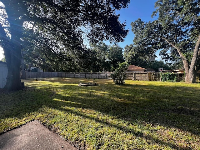 view of yard featuring a fenced backyard