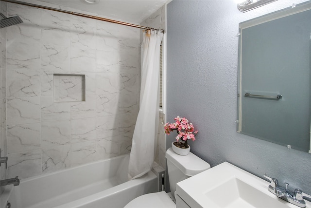 full bathroom featuring shower / bath combo with shower curtain, toilet, and sink