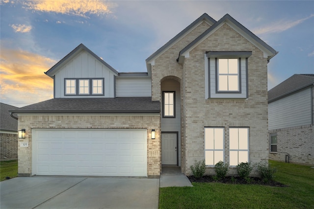 view of front facade featuring a garage