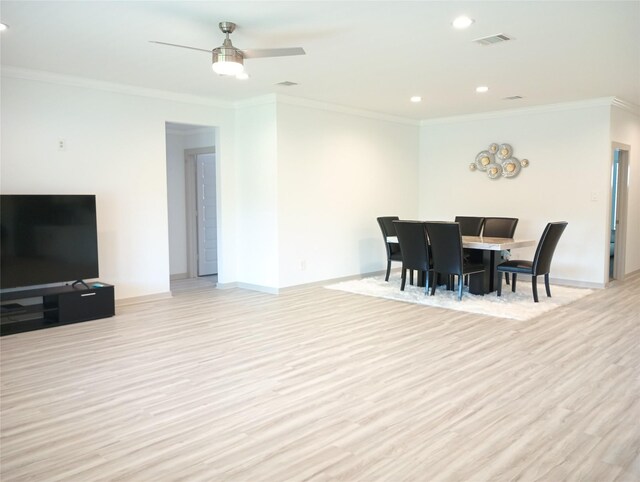 3335 Balboa Grove Ln, Missouri City, TX 77459 - dining room featuring light wood-style floors, a ceiling fan, visible vents, recessed lighting, and baseboards
