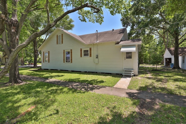 view of front of home with a front yard