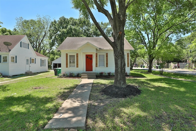 view of front of property with a front lawn