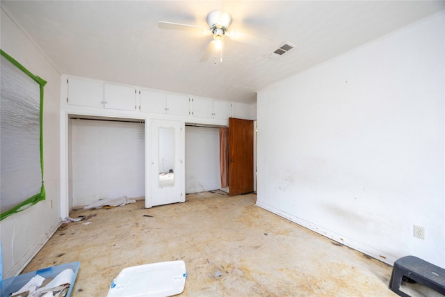 unfurnished bedroom with ceiling fan and a closet