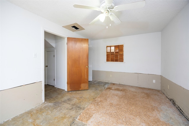 spare room featuring a textured ceiling and ceiling fan