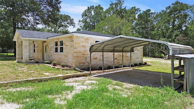 view of front of home with a front lawn and a carport