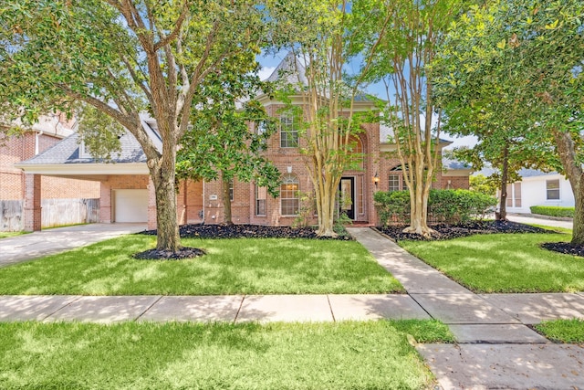 view of front of house featuring a front lawn