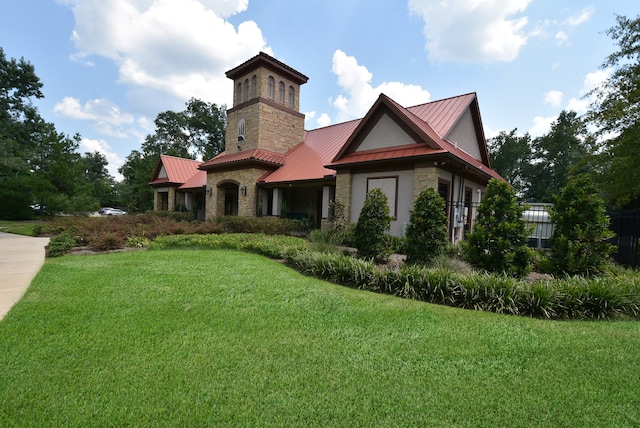 view of front of home featuring a front lawn