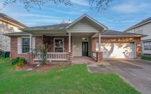 view of front facade featuring a garage and a front lawn