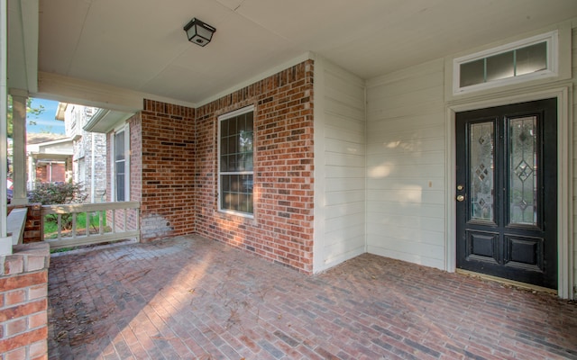 entrance to property featuring covered porch