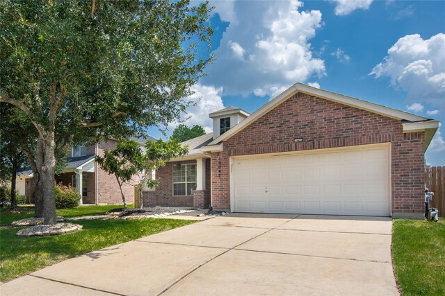 view of front facade featuring a garage and a front yard