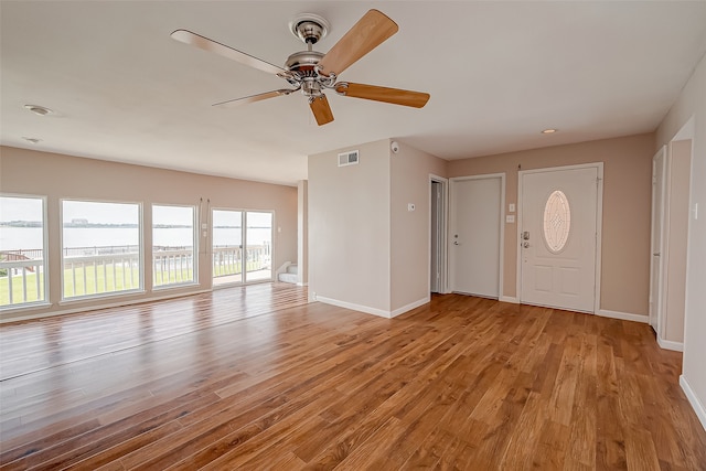 foyer featuring light hardwood / wood-style floors and ceiling fan