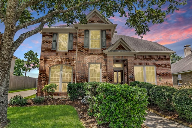 view of front of home featuring a lawn