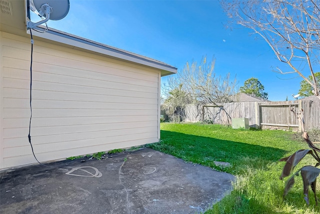 view of yard with a patio area