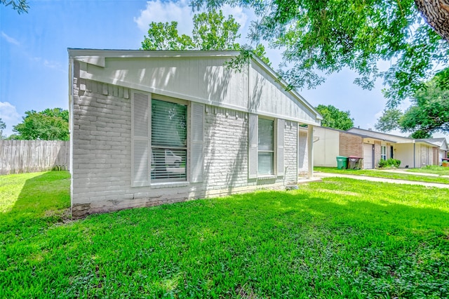 view of front of house featuring a front yard