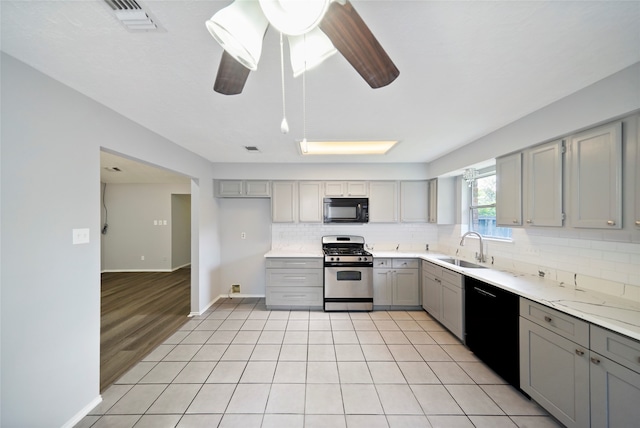 kitchen featuring sink, ceiling fan, gray cabinets, and black appliances