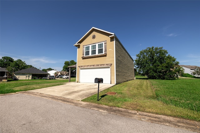 view of front of property featuring a front lawn and a garage