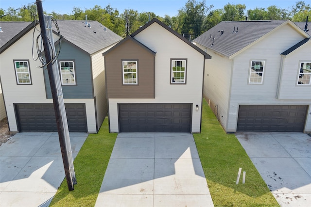 view of front of home featuring a garage and a front yard