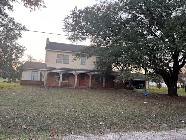 view of front of house featuring a front yard