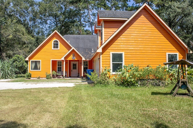 view of front of property with a front yard