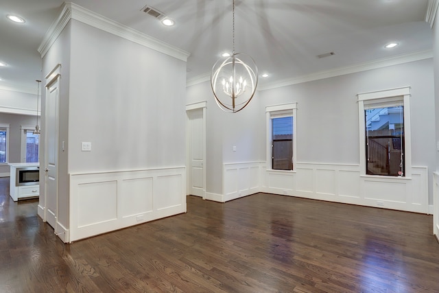 empty room featuring a notable chandelier, ornamental molding, and dark hardwood / wood-style floors