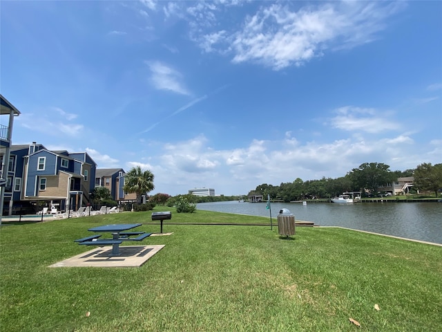 view of yard featuring a water view