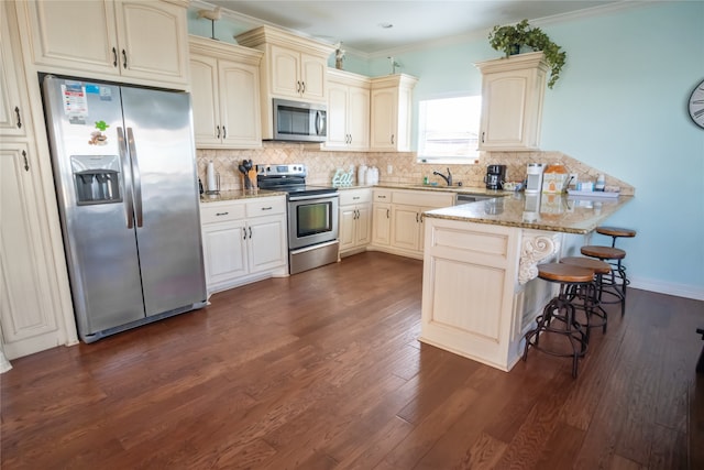 kitchen featuring dark wood-type flooring, stainless steel appliances, sink, and crown molding