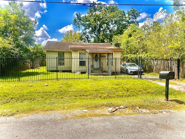 view of front of house with a front lawn