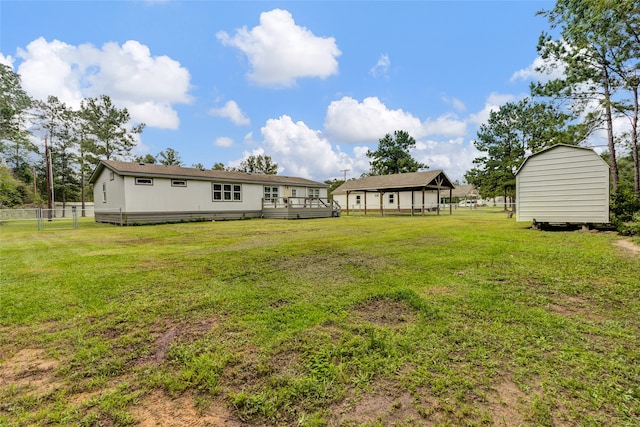 view of yard with a storage shed