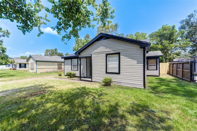 back of house featuring a yard