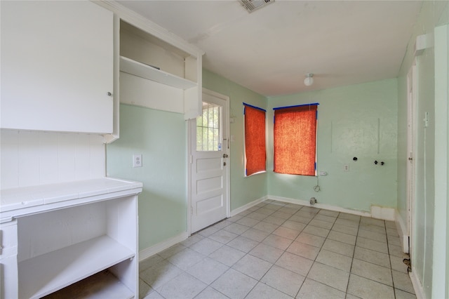 spare room featuring light tile patterned floors