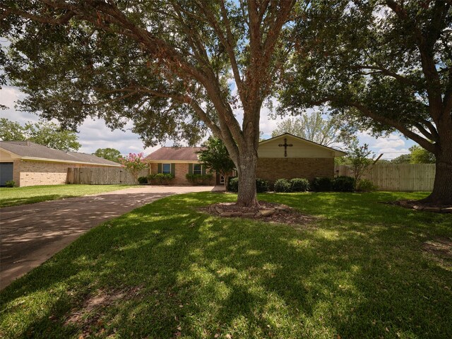 view of front of house with a front lawn