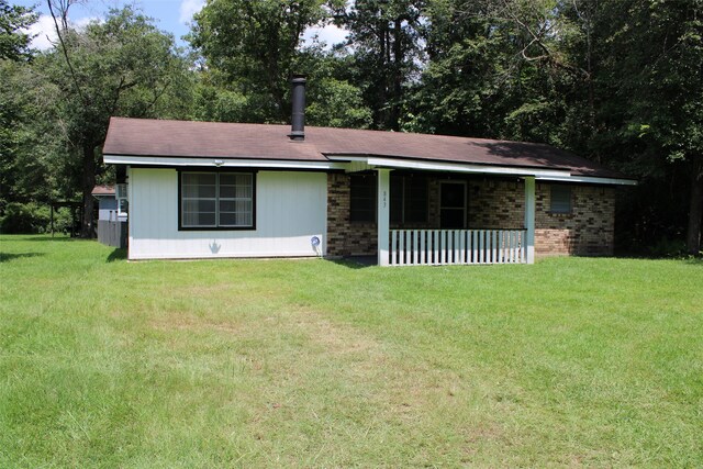 single story home with a front yard