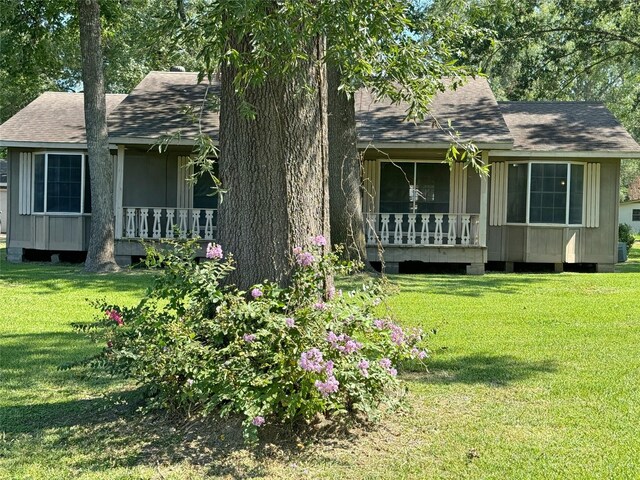 view of front of property with a porch and a front yard