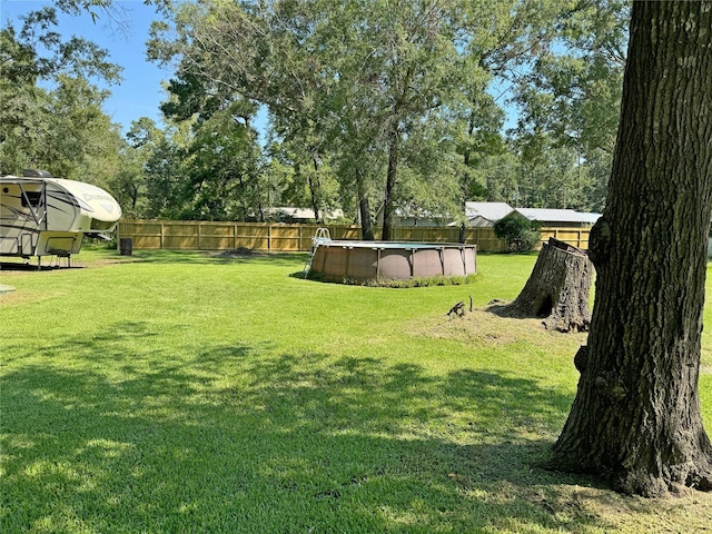 view of yard with a fenced in pool