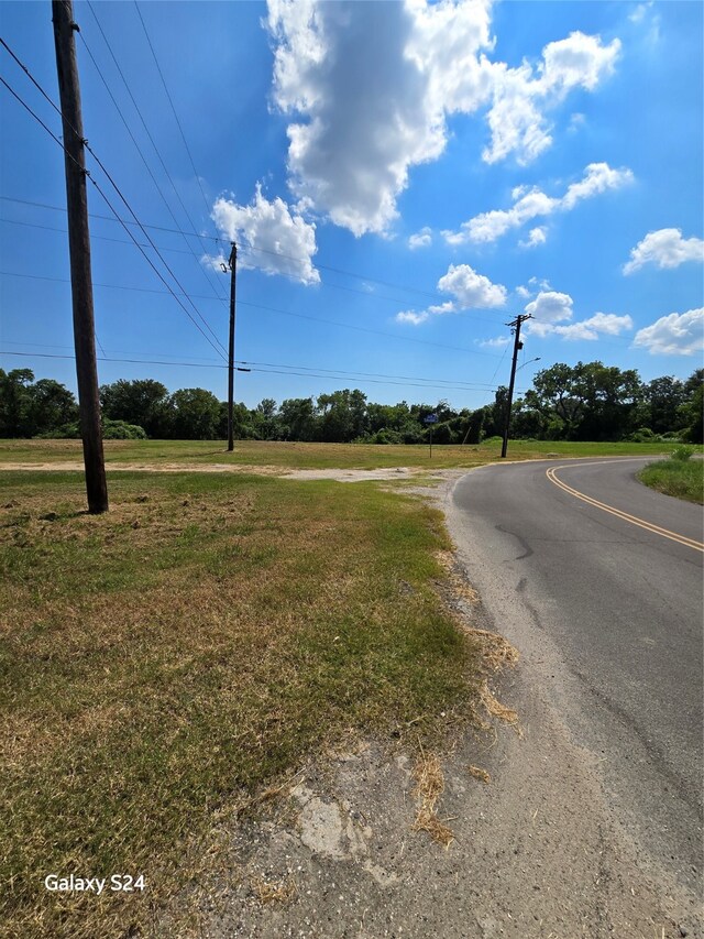 2205 Woodlawn St, Baytown, TX 77520