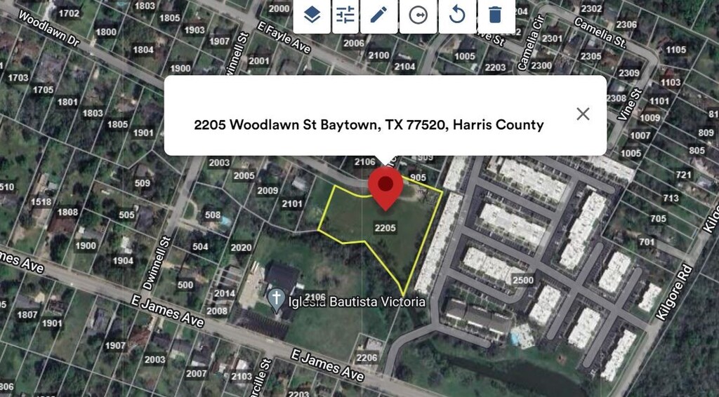 2205 Woodlawn St, Baytown, TX 77520