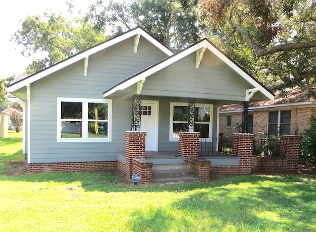 view of front of house with a front yard and covered porch