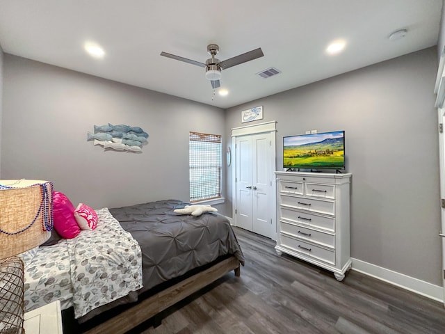 bedroom featuring visible vents, ceiling fan, baseboards, a closet, and dark wood-style floors