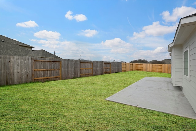 view of yard featuring a patio