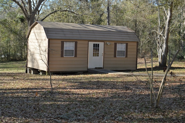 view of front of property with an outbuilding