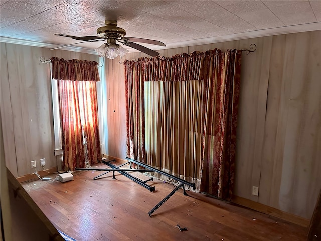 exercise area with ceiling fan and hardwood / wood-style flooring