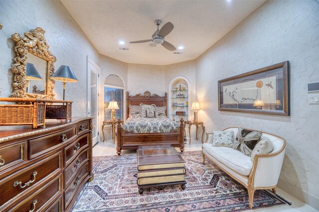 bedroom with ceiling fan