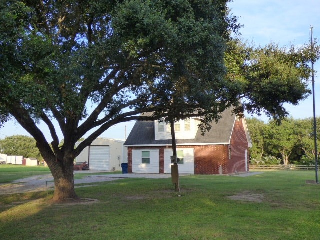 view of front facade with a garage and a front lawn