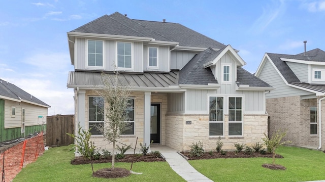 view of front of home featuring a front yard