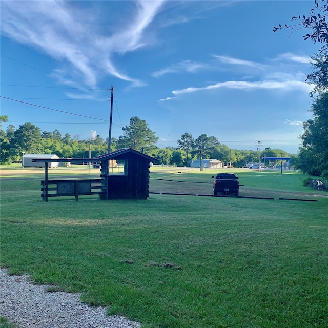 view of property's community featuring a lawn